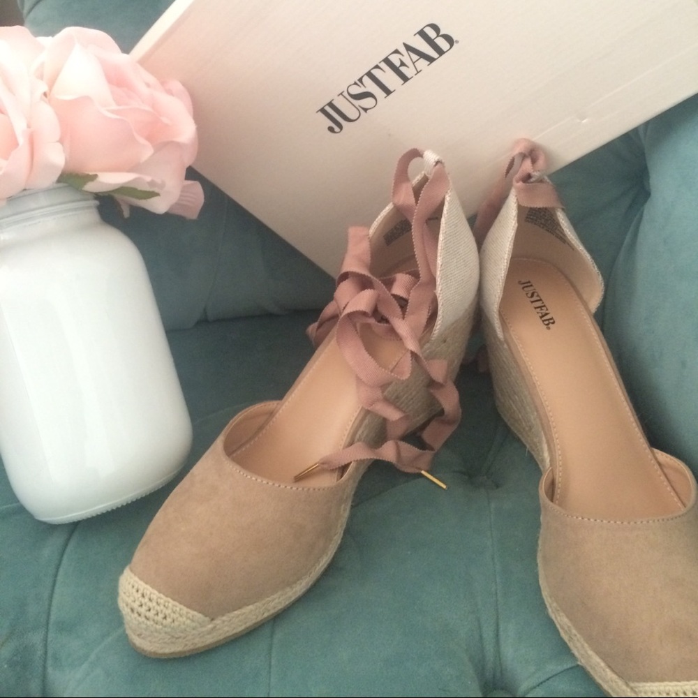 B1G1F🌸 Ballet Tie Wedges